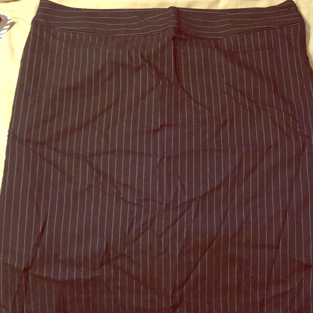 🌟SALE🌟Women’s pinstriped black skirt 16 NWT